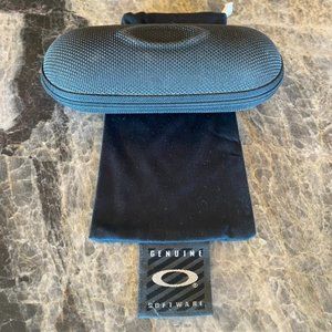 Oakley Medium Zippered Hard Case With Storage/Cleaning Bag
